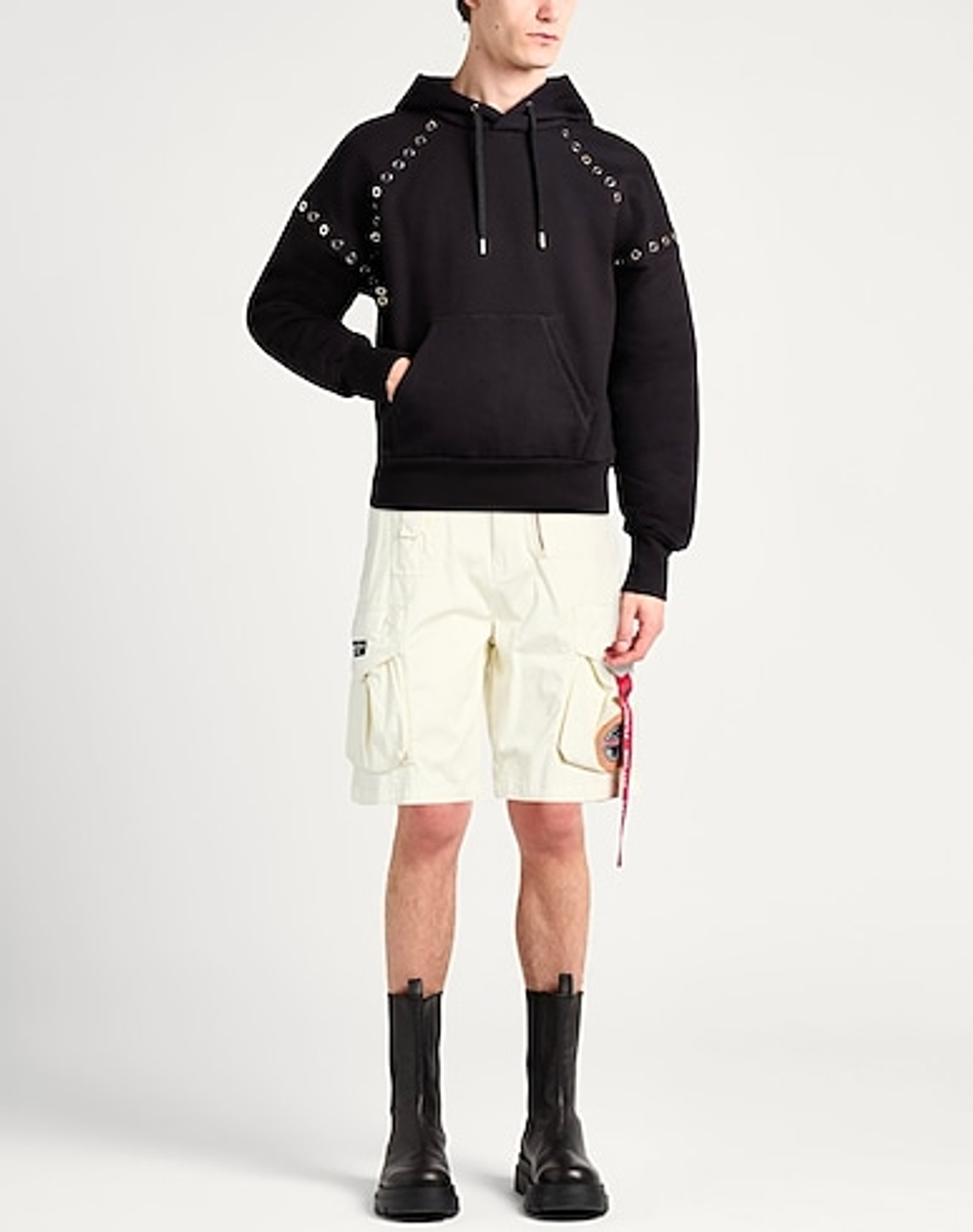 Шорты карго муж. AERONAUTICA 200 молочный красная лента на кармане