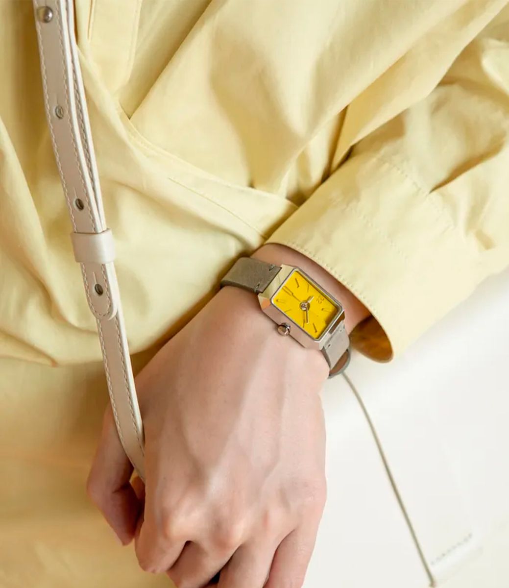 22 Studio Ups & Downs Rectangular Bright Yellow — женские часы с циферблатом из бетона