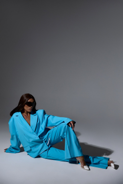 Брюки костюмные из крепа с необработанной талией, бирюзовый