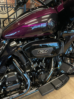 Harley-Davidson CVO Road Glide 121 (Poison Berry) 2025