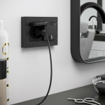 Розетка двойная влагозащ. с зазем. с защит. крышками и шторками (черный матовый)