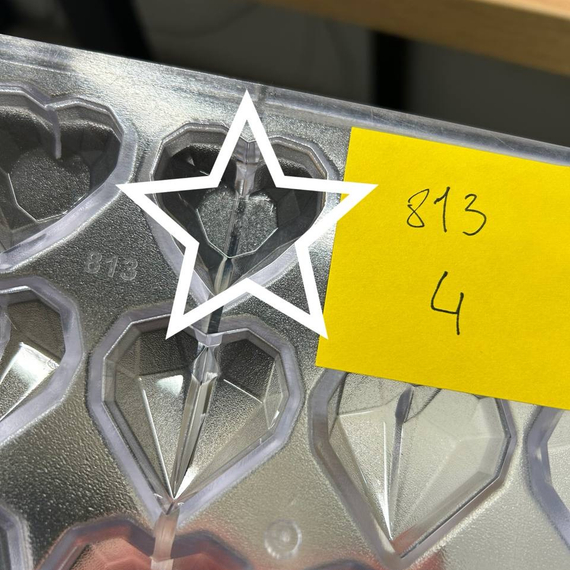 813-у | Форма для шоколадных конфет "Сердца и грани" (275*175 мм)