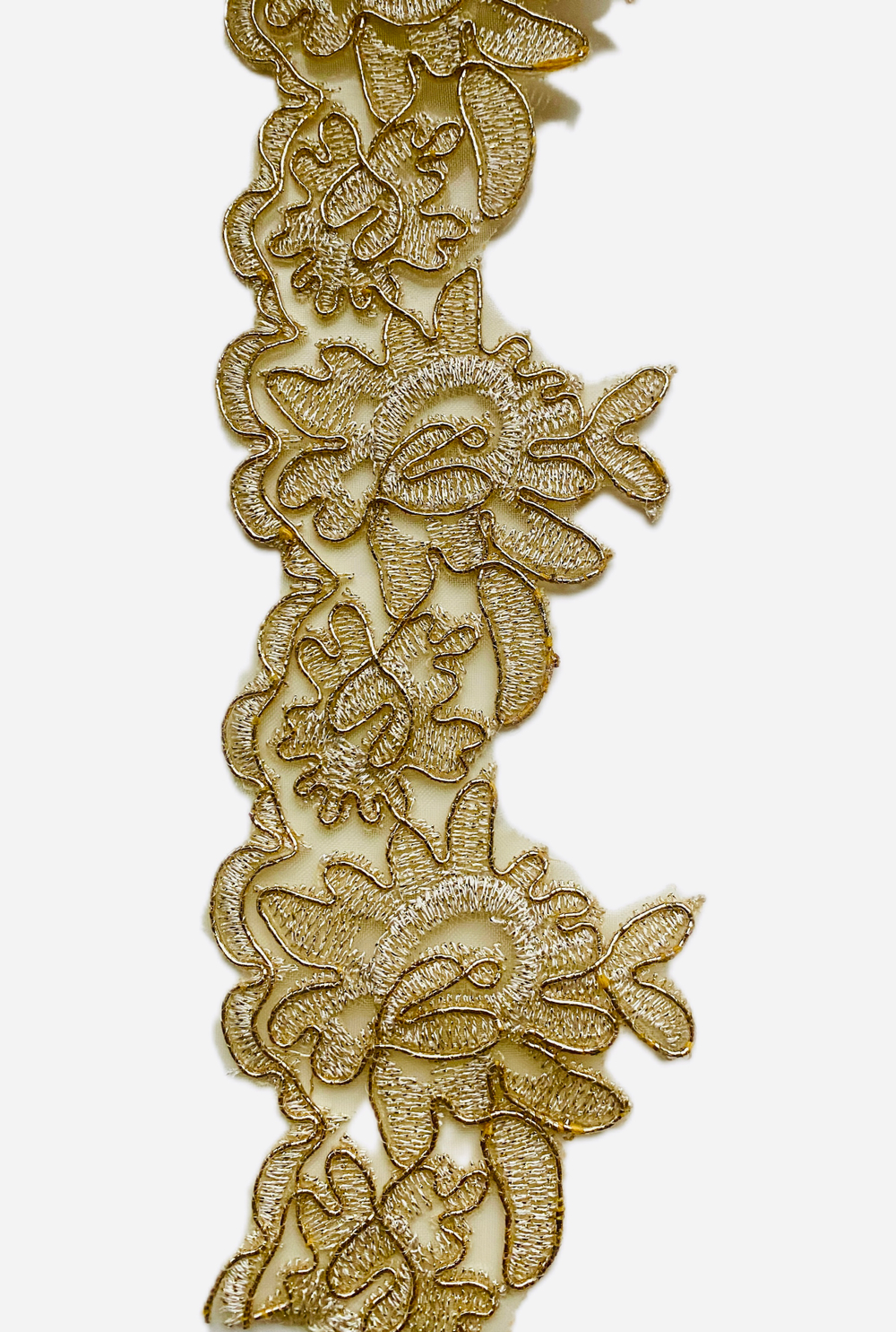 Кружево декоративное с кордом и вышивкой цвет молочный с золотом