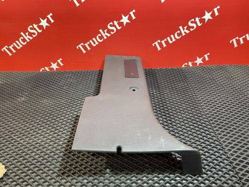 Накладка передней стойки 2018г