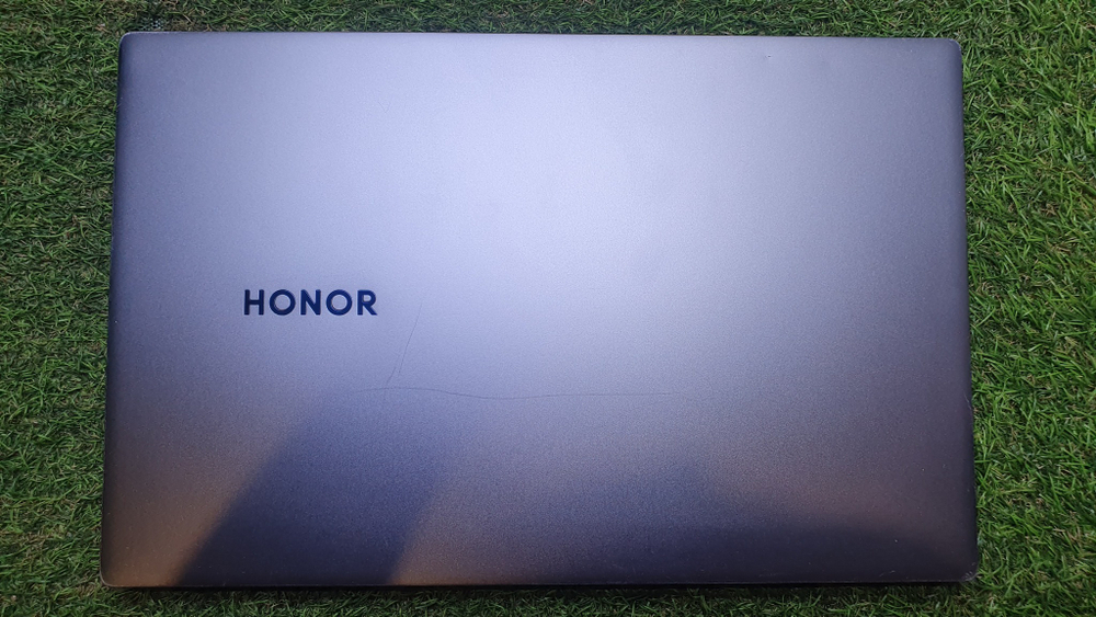 Ноутбук HONOR Ryzen 5/8Gb/FHD