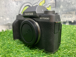 FujiFilm X-T200