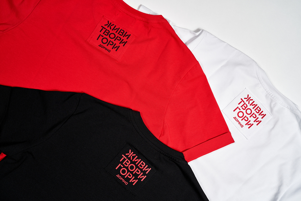 Футболка классическая с нашивкой на спине