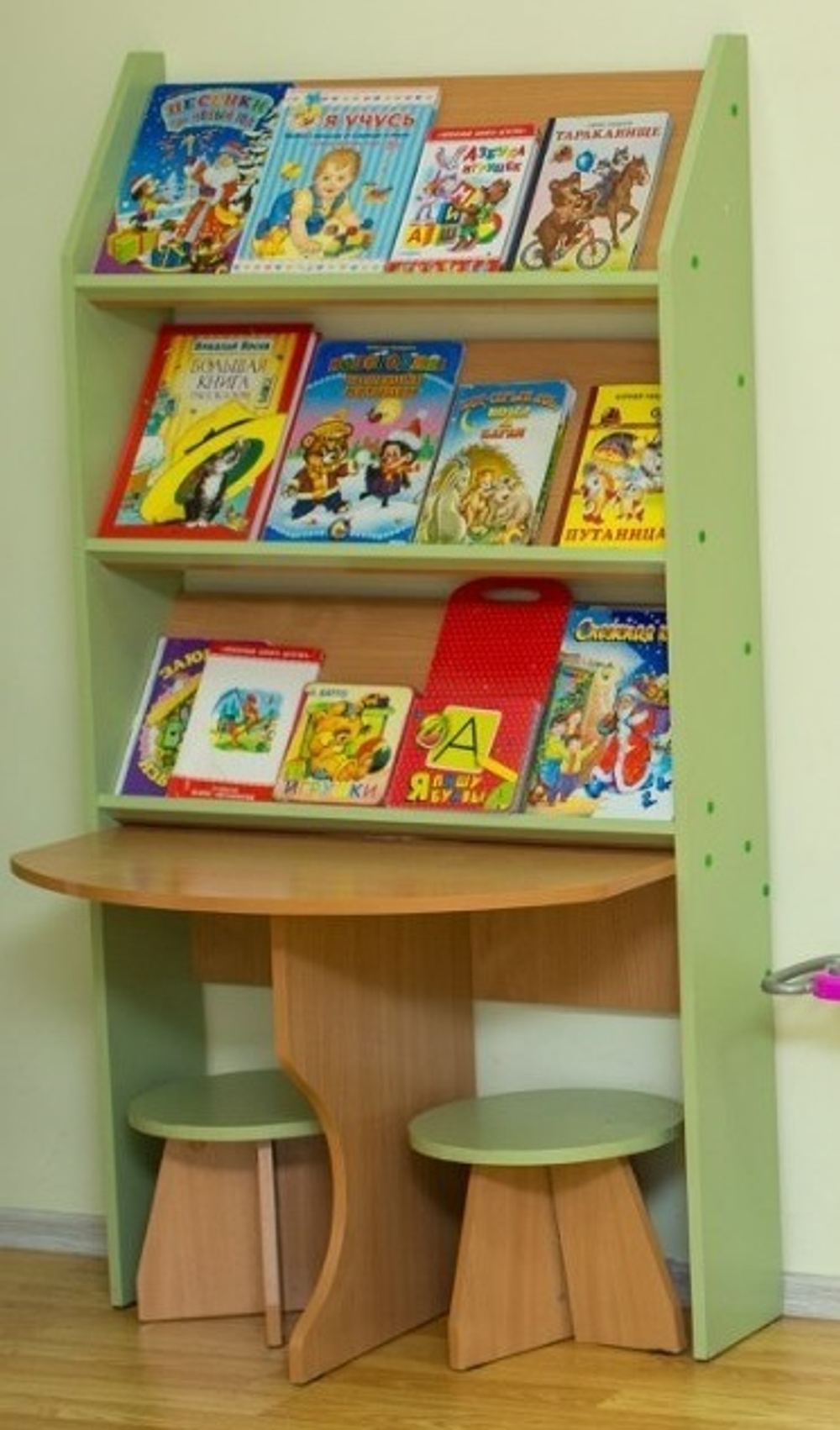 Витрина книжная 1-но сторонняя (со столом)