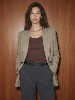 Футболка с глубоким вырезом