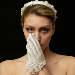 Перчатки кокроткие с жемчужной россыпью