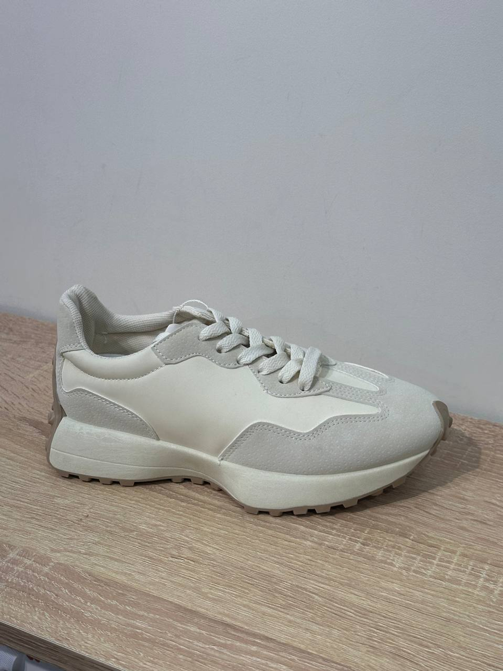 Кроссовки из эко кожи