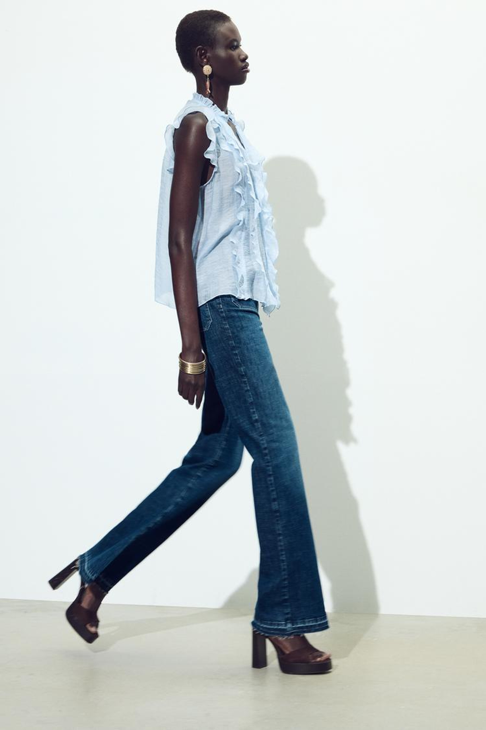 ZARA СТРУЯЩИЙСЯ ТОП С ВОЛАНАМИ, ПАСТЕЛЬНО-СИНИЙ