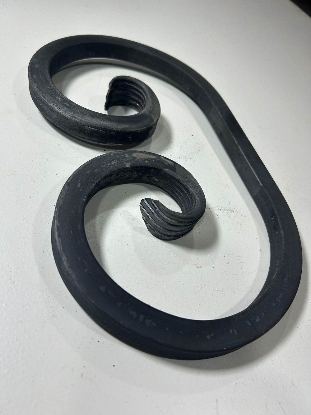 Кованый элемент вензель 160х270мм квадрат полнотелый 16х16мм