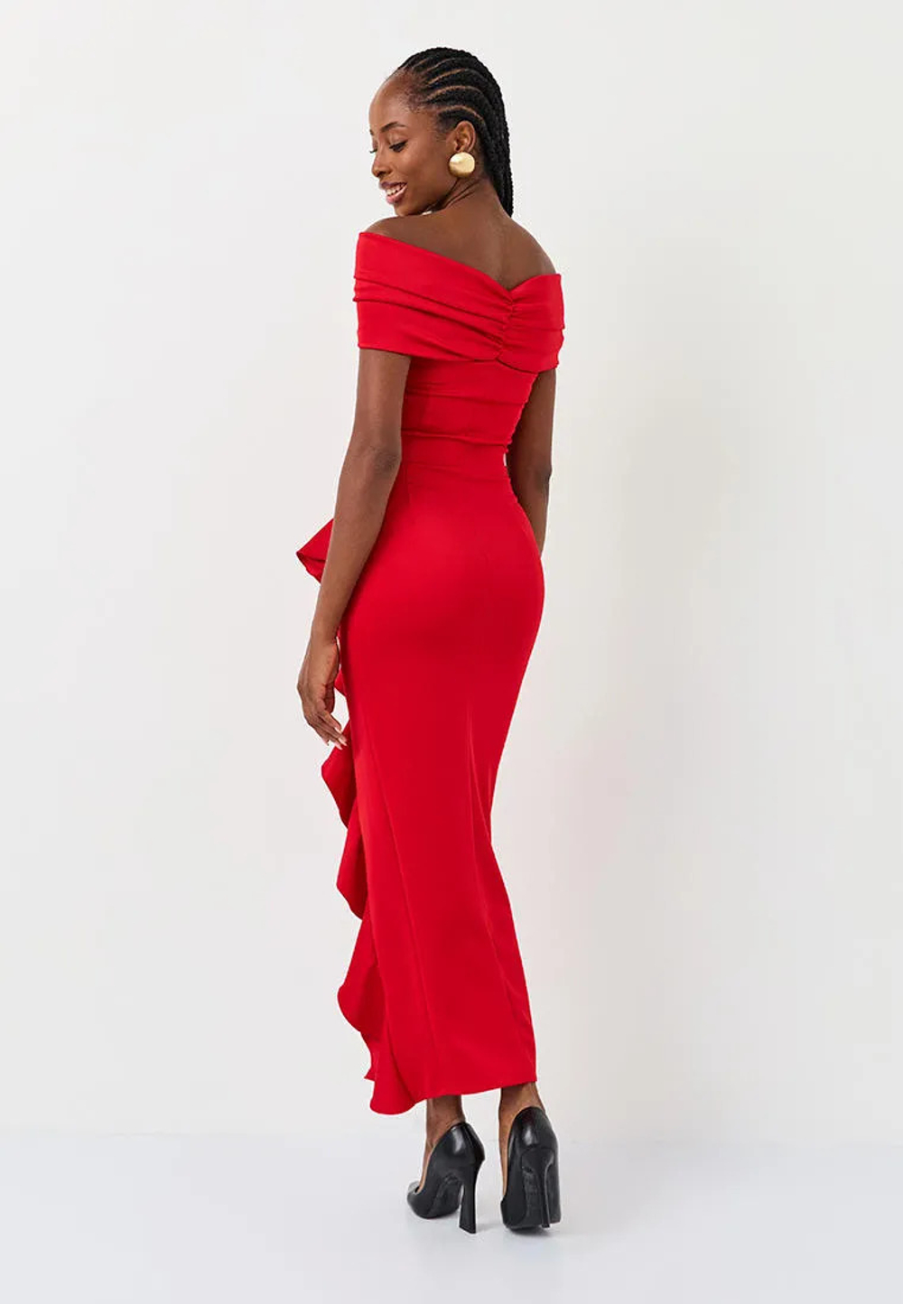 Платье с воланом на сборке