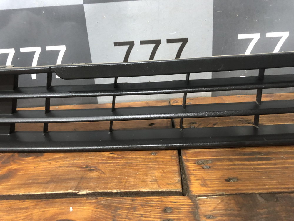 Решетка переднего бампера Volkswagen Polo 6 20-22 Б/У Оригинал 6N5853677