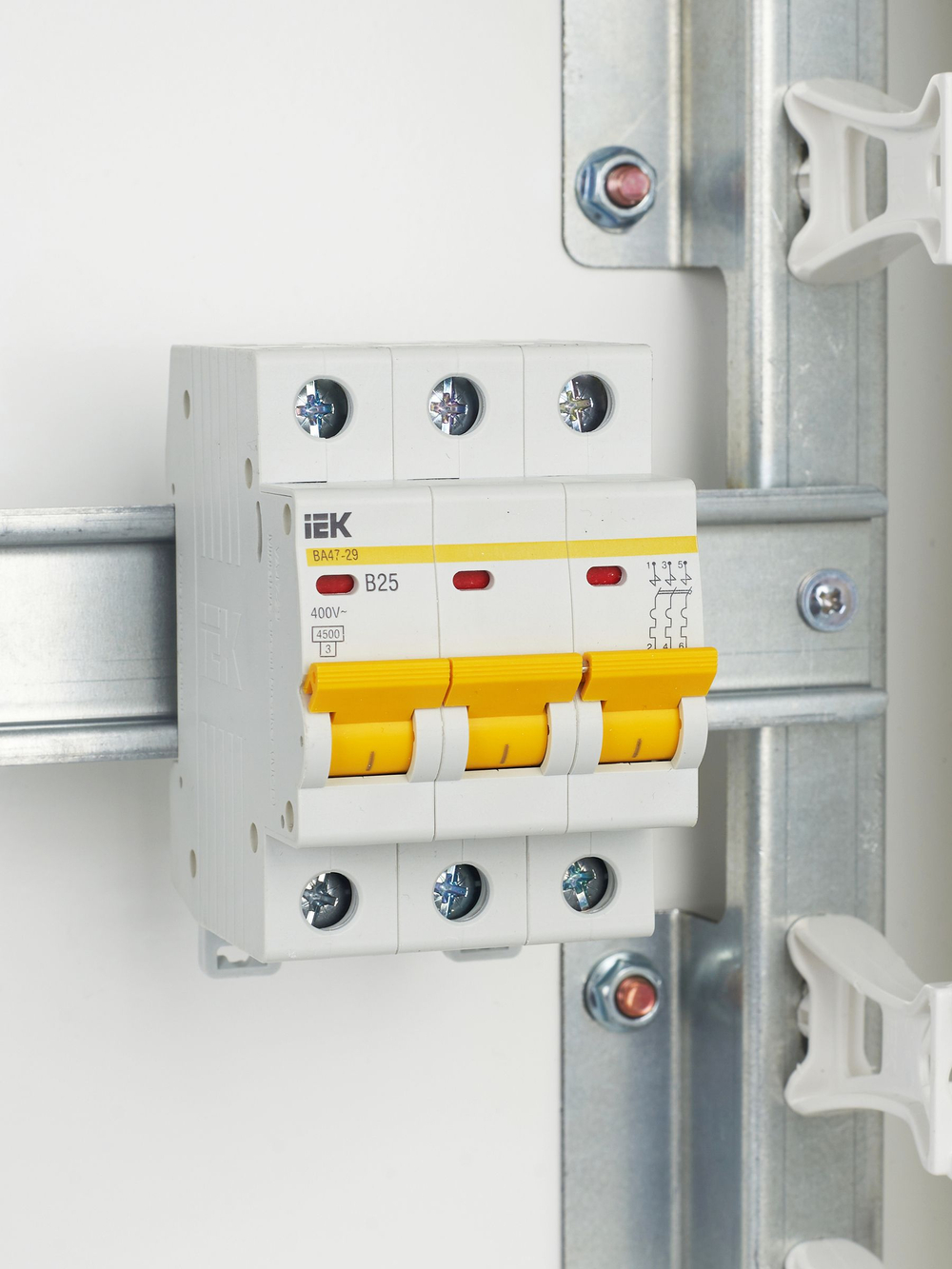 KARAT Автоматический выключатель ВА47-29 3P B 25А 4,5кА IEK