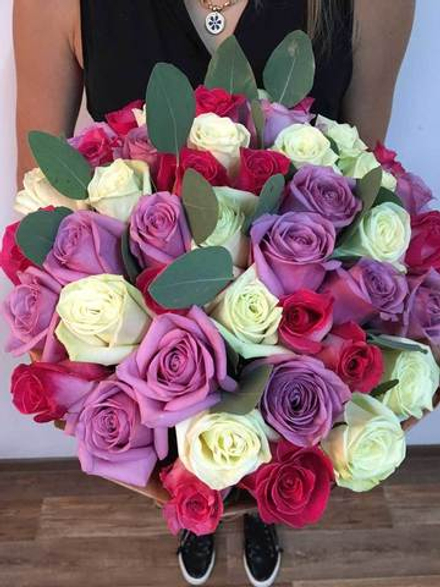 Букет из 45 разноцветных роз "Мечты и желания"