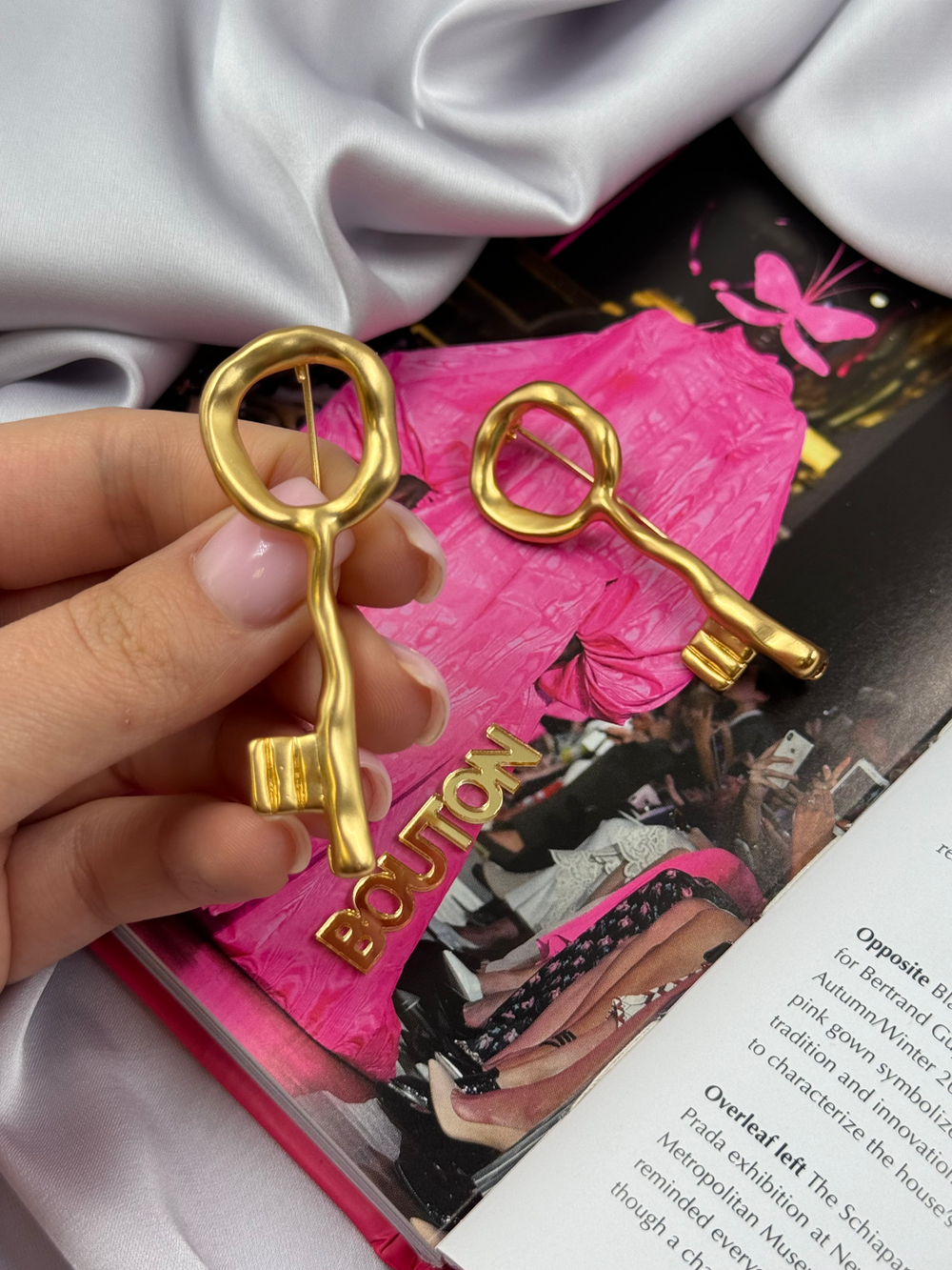 Брошь Скиап. матовое золото "Ключ"