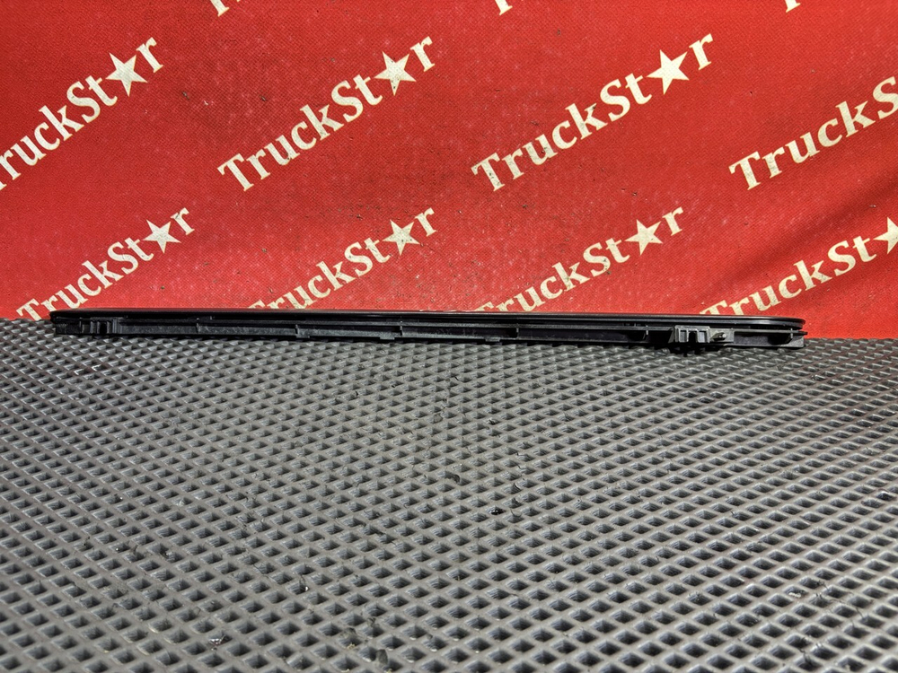 Накладка двери левой