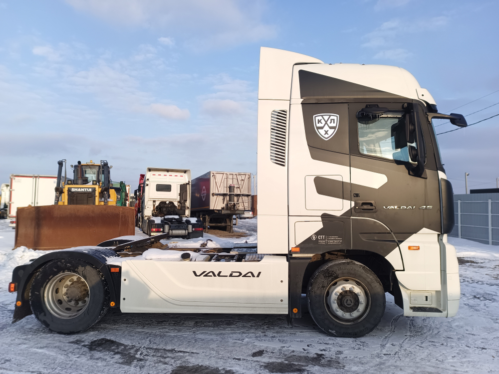 VALDAI 45 4x2 Седельный тягач FB2R13 (Дизельный, 11.8 л, 470 л.с. АТ)