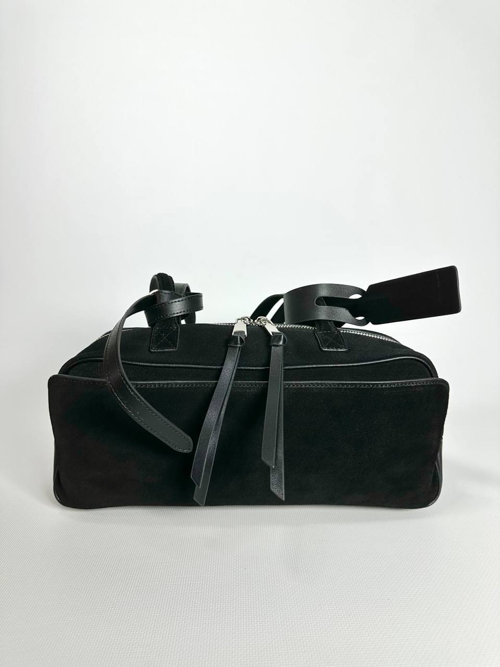 Женская замшевая сумка-багет черного цвета