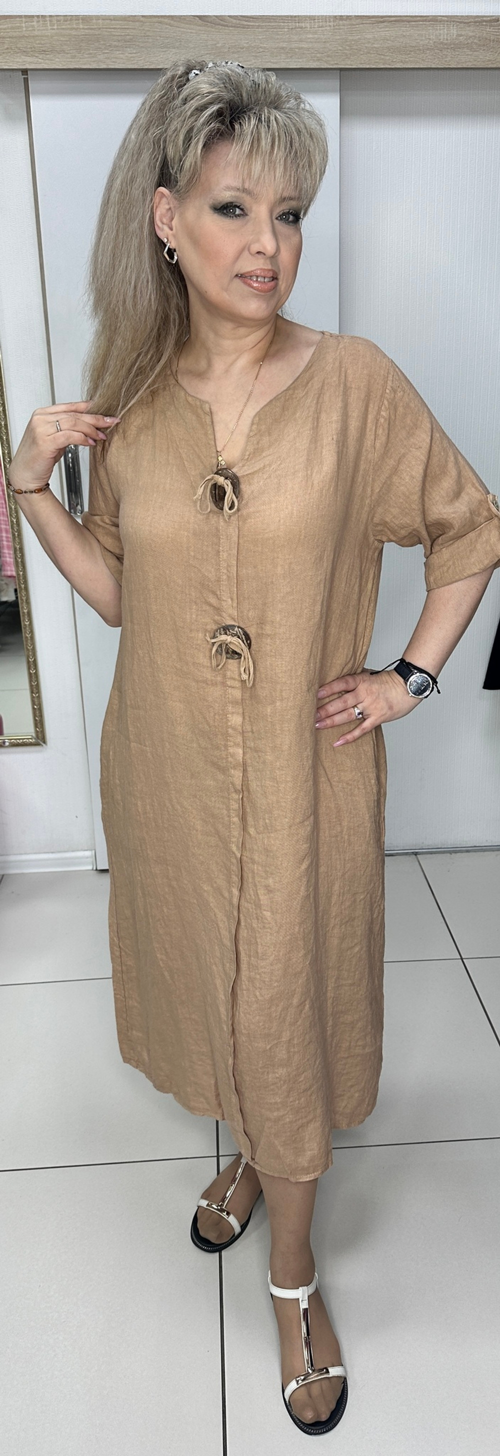 Длинное льняное платье с 2-мя пуговками и кармашками