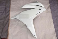 64330-MJW-J00ZJ. COWL, R. MIDDLE, *NHA96P*PEARL METALLOID WHITE, no stickers. Honda CBR500R/RA 2016-2018. Plastic CBR500