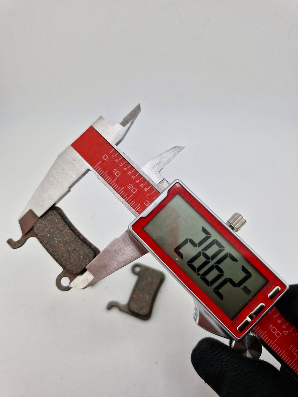 - Колодки тормозные для самоката и велосипеда