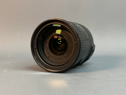 Nikon 18-200mm 3.5-5.6G ED AF-S VR II DX царапка на линзе