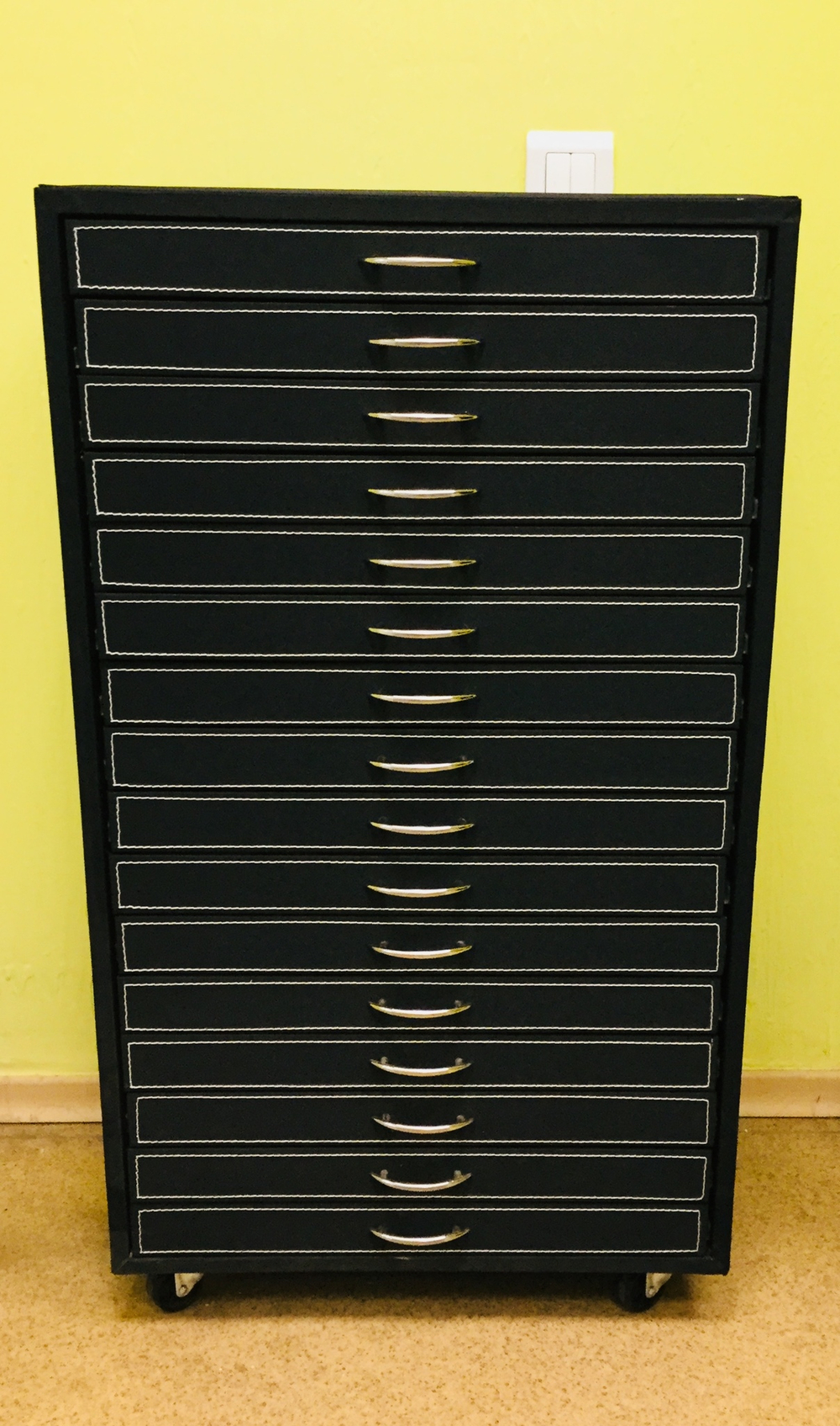 Ящик для хранения и демонстрации оправ ( 234 ; 288 мест)