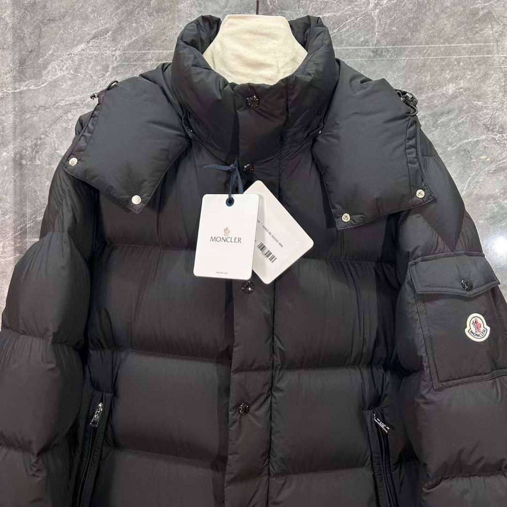 Пуховик Moncler