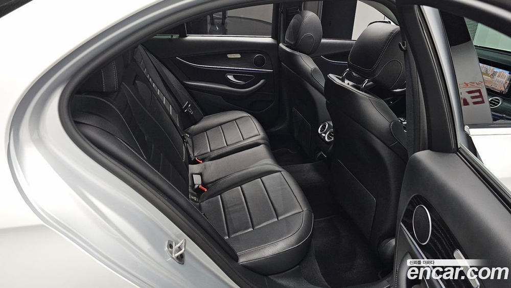 Mercedes-Benz E-Class W213 E220d Avangarde (09.2020)