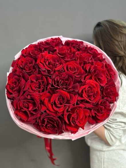 Букет из 21 французской розы сорта "Эксплорер"