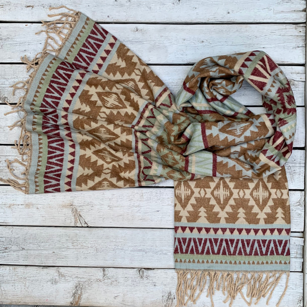 Теплый палантин с орнаментом