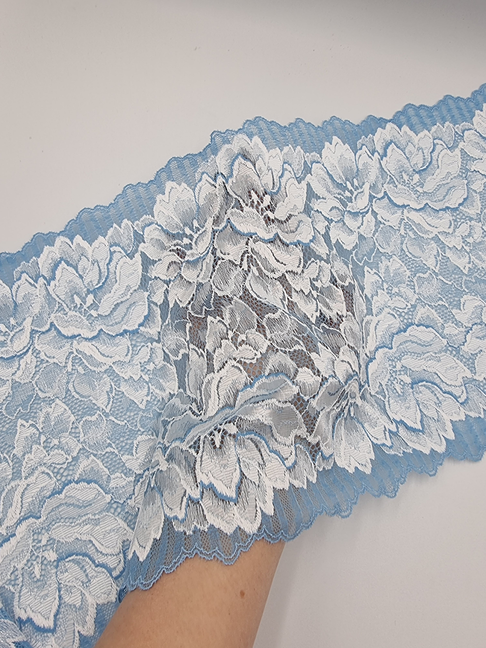 Кружево эластичное голубое К809 23 см (Япония)