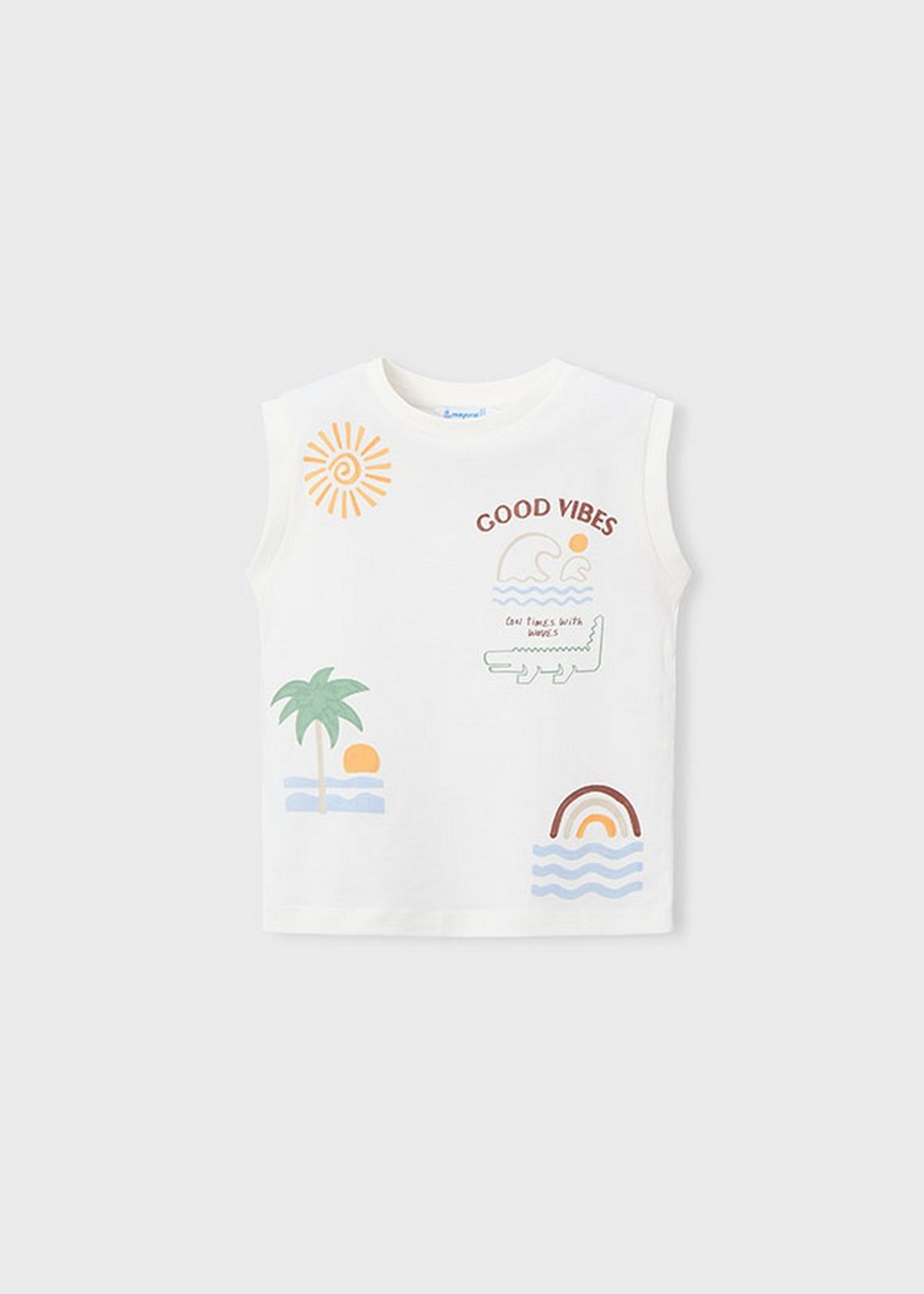 две футболки с шортами