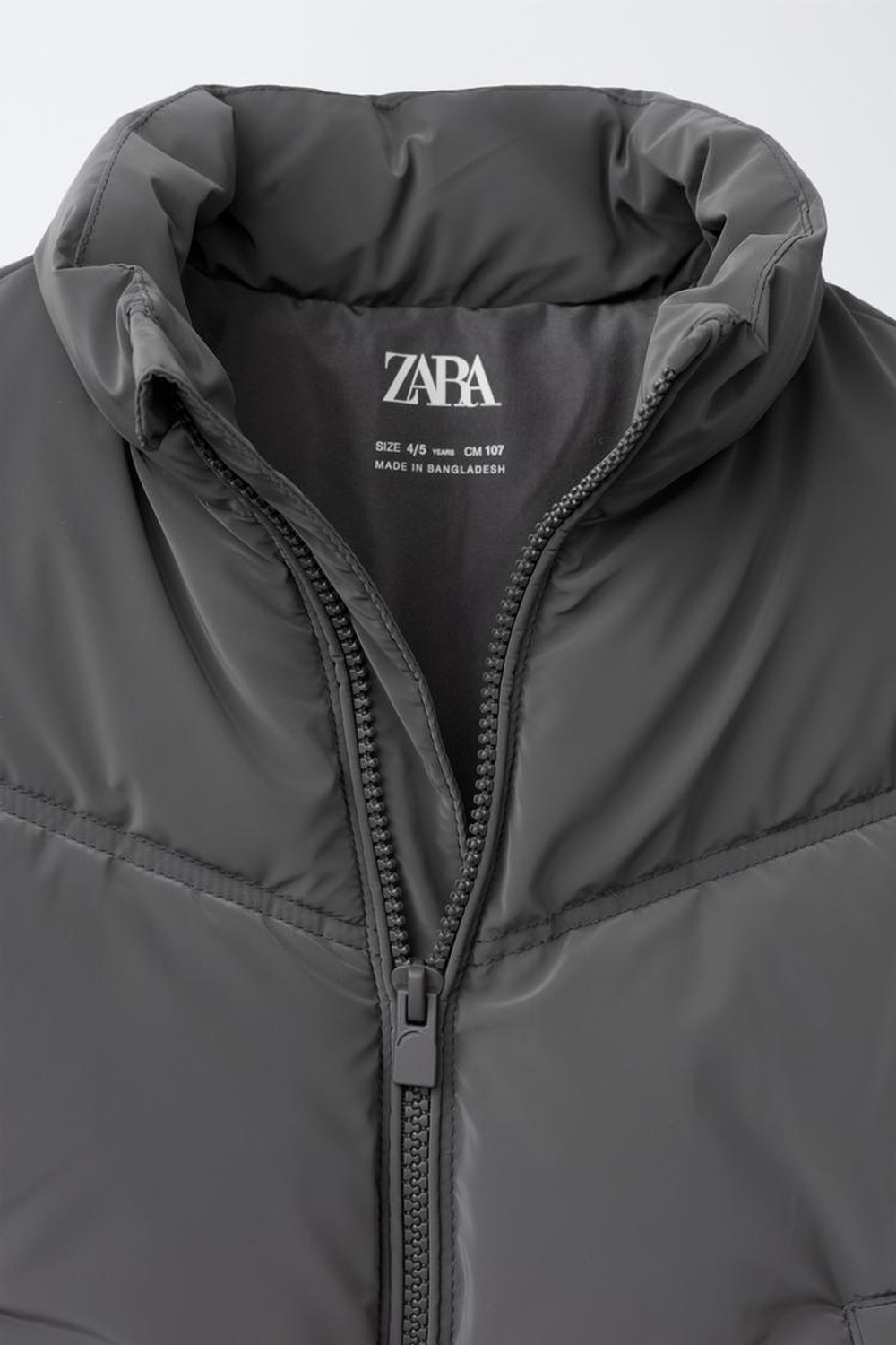 ZARA СТЕГАНЫЙ ЖИЛЕТ, АНТРАЦИТОВО-СЕРЫЙ