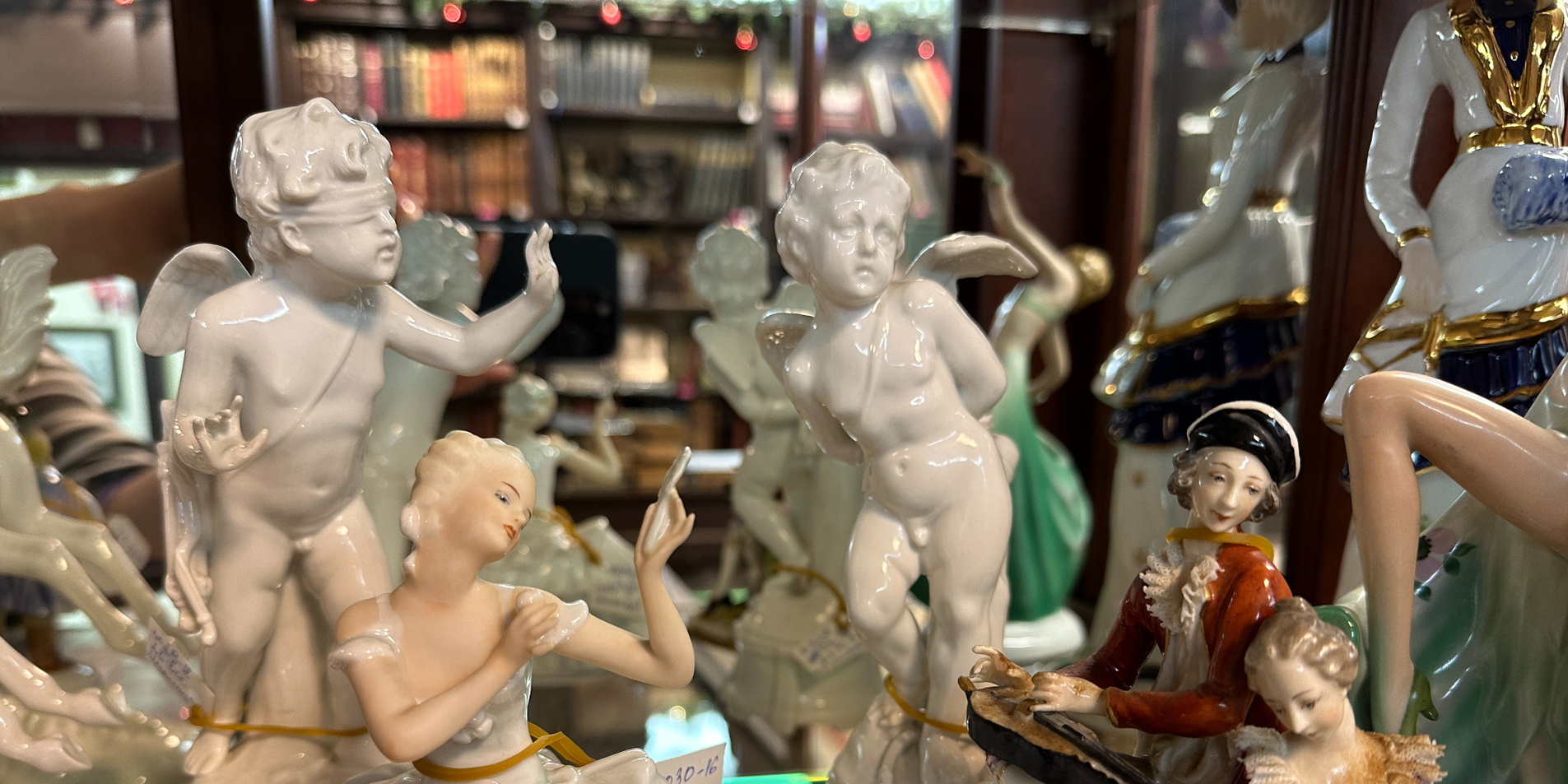 <div style="text-align: center; font-family: 'PT Serif', serif; text-transform: uppercase; letter-spacing: 4px; font-size: 12px; color: #9d821c; margin: 0;">     Связь с экспертом </div>