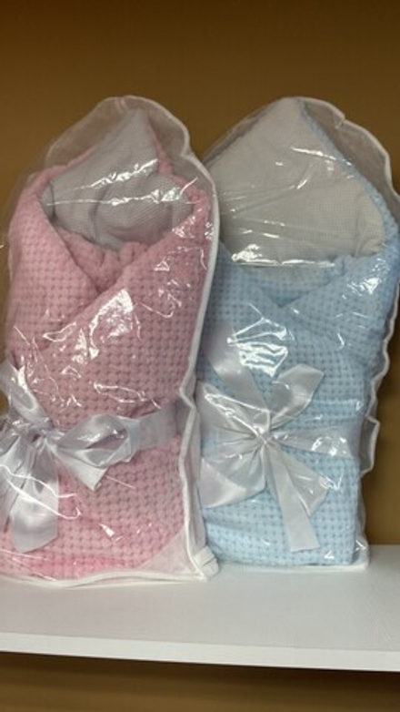 Одеяло на выписку с лентой , розовое