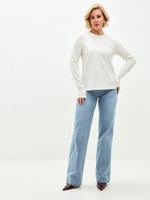 Молочный лонгслив свободного кроя