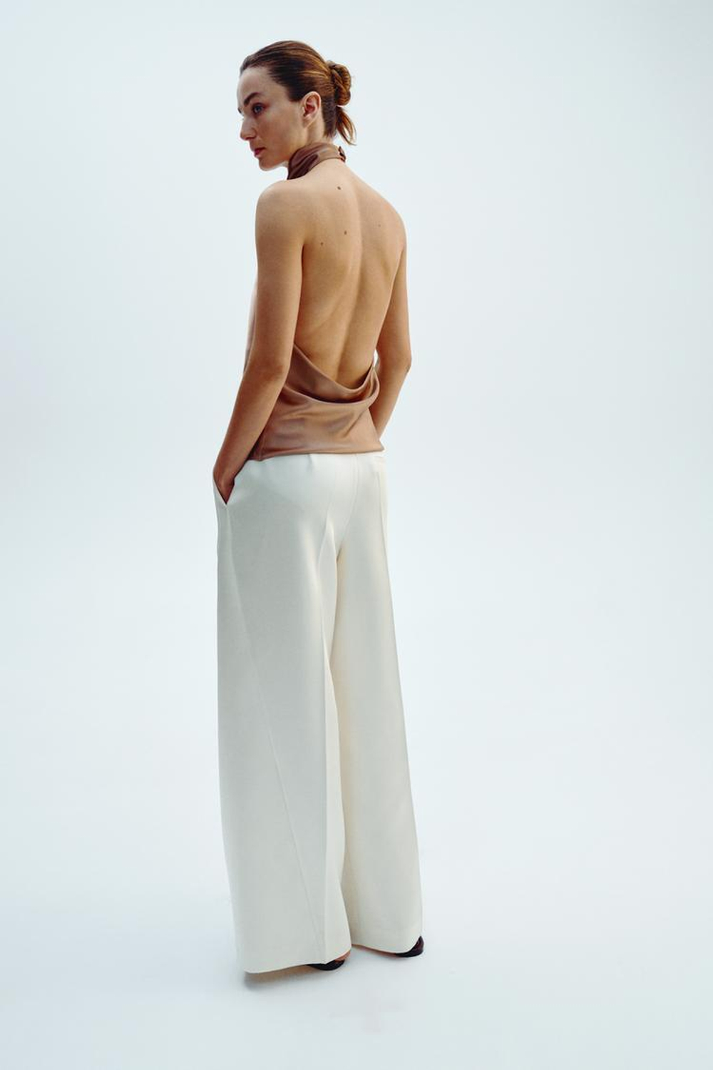 ZARA АТЛАСНЫЙ ТОП С ГОРЛОВИНОЙ ХАЛТЕР, МЯГКИЙ КАШТАНОВЫЙ