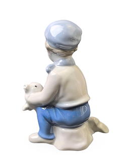 Фарфоровая статуэтка "Мальчик со свиньей" Wagner & Apel