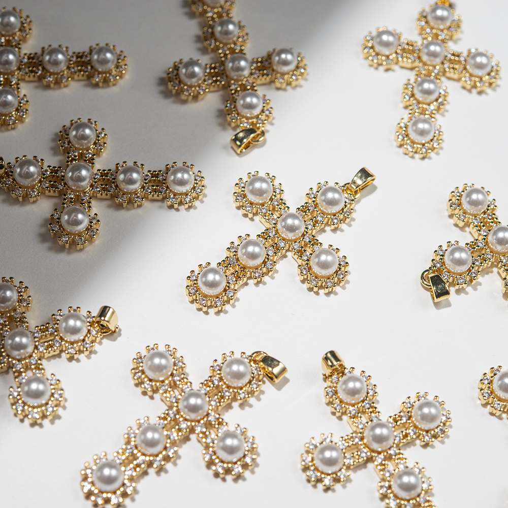 Подвеска с бейлом "Крест", хрустальный жемчуг, фианиты, 39*27,5мм, позолота