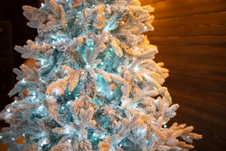 Искусственная елка Россо с лампочками, заснеженная 1,8 м. комби