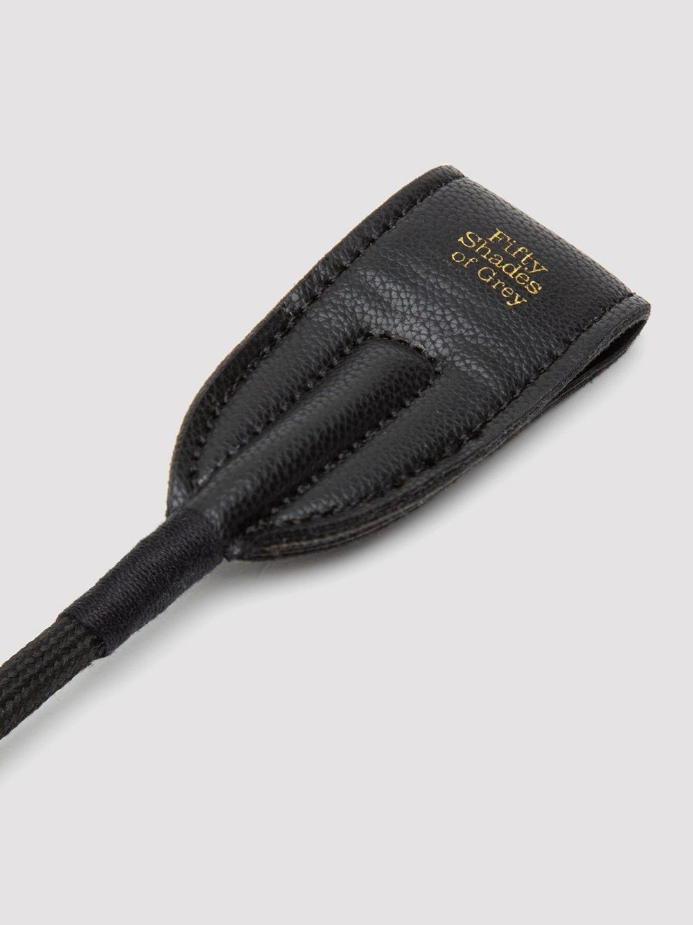 Черный стек Bound to You Faux Leather Riding Crop - 57 см.