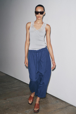 ZARA ФУТБОЛКА В РУБЧИК С КРУЖЕВОМ, СЕРО-СИНИЙ