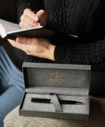 Шариковая ручка Parker Sonnet 1931497, Lacquer Deep Black GT, стержень: M, цвет чернил: black , в подарочной упаковке