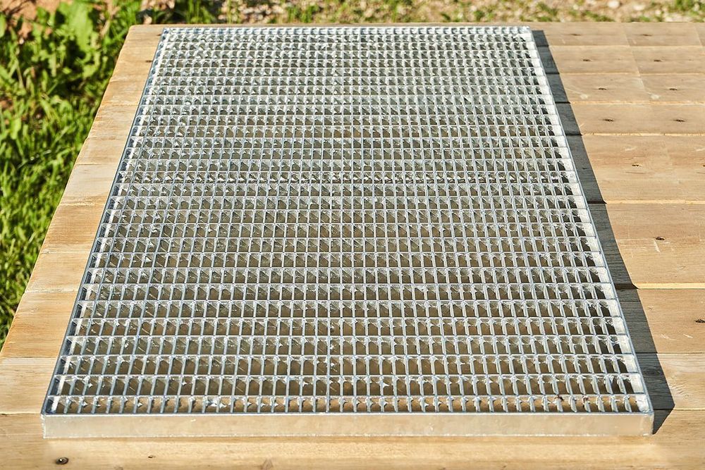 Решетка Gidrolica Step Pro 490×990 мм — стальная ячеистая оцинкованная