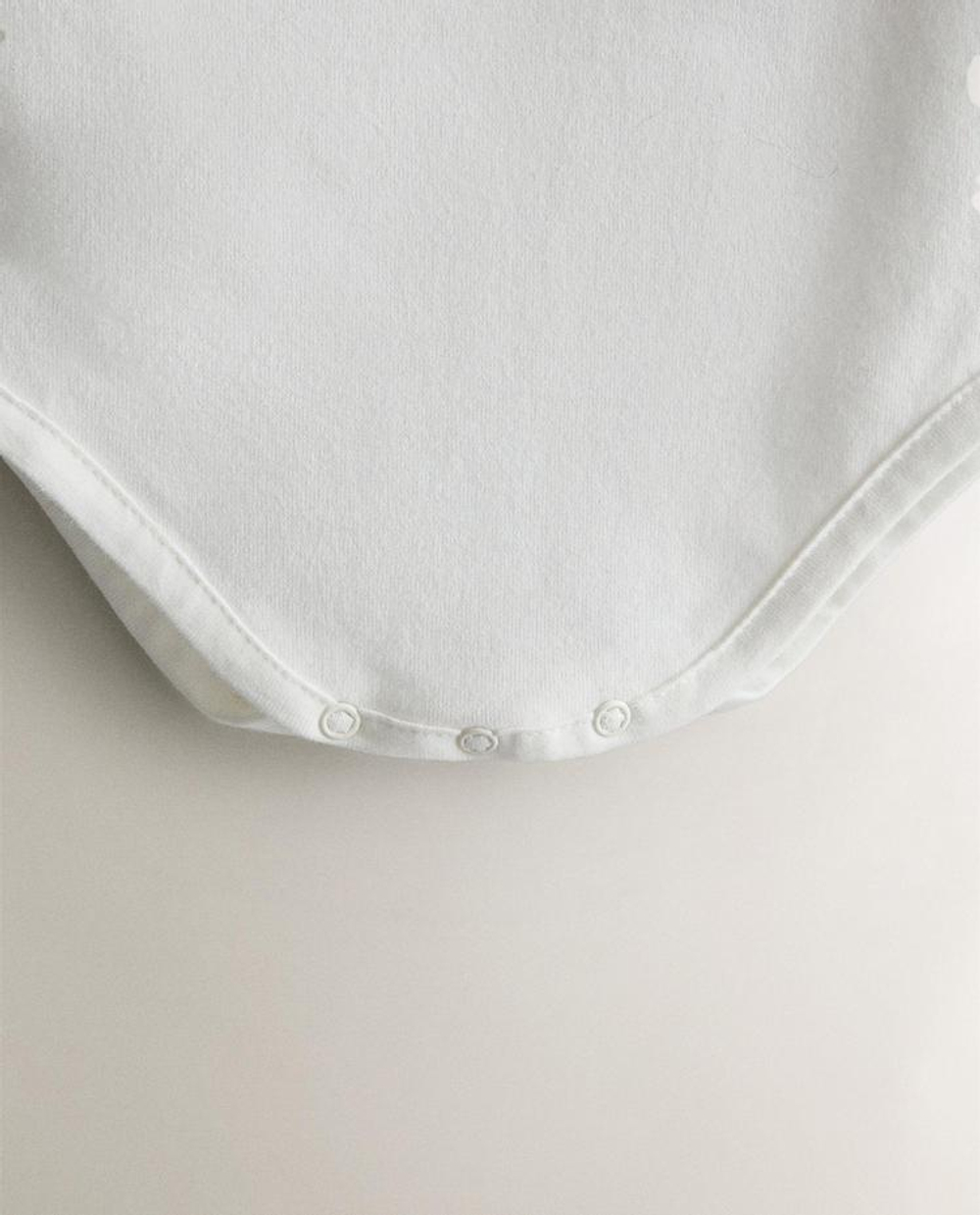 ZARA HOME ДЕТСКИЙ БОДИ, ЖЕЛТОВАТО-БЕЛЫЙ