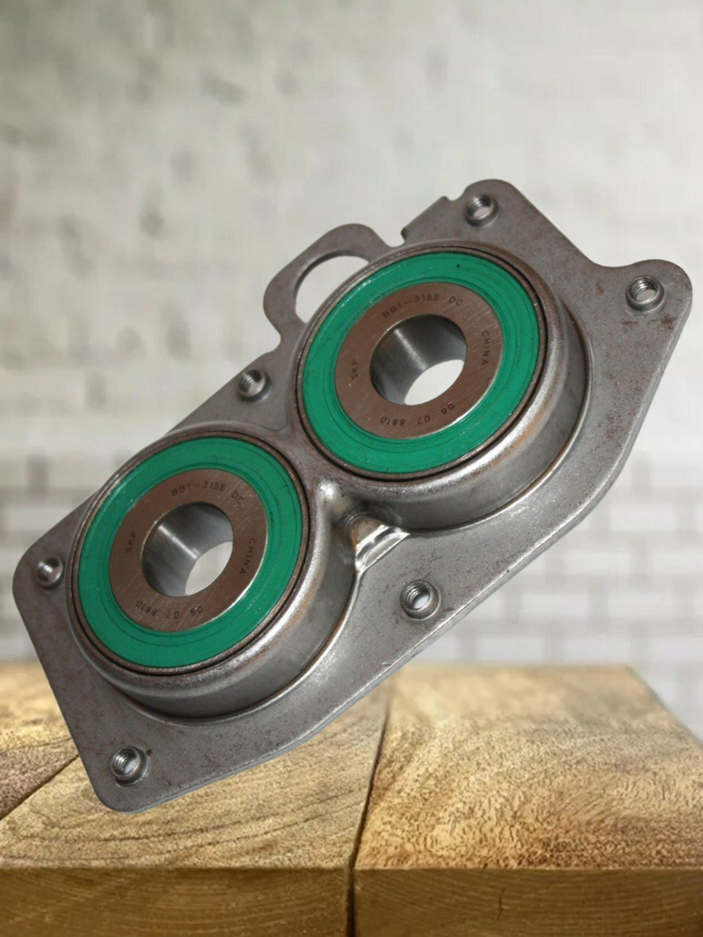 Подшипники коробки передач с кронштейном VKT1000 SKF